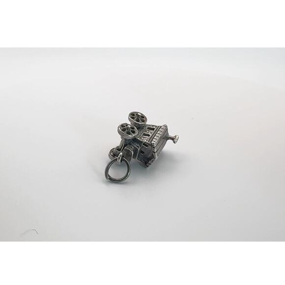 Vintage Wagon Charm – Unmarked Silver Tone 3D Covered Wagon with Spoked Wheels - Picture 5 of 6